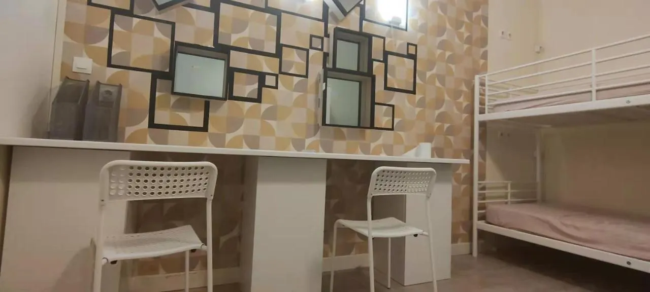 Fleur De Paris Hostel