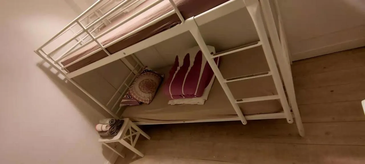 Fleur De Paris Hostel 0*,