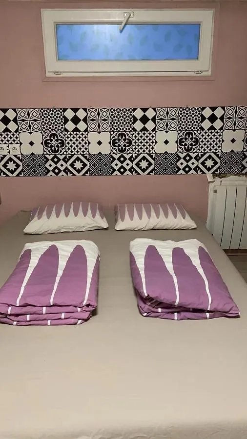 Fleur De Paris Hostel